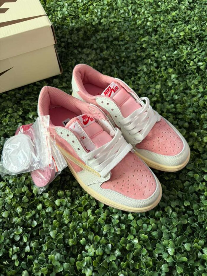 Air Jordan 1 Travis Scott ( Muslin Pink) Size: 8W