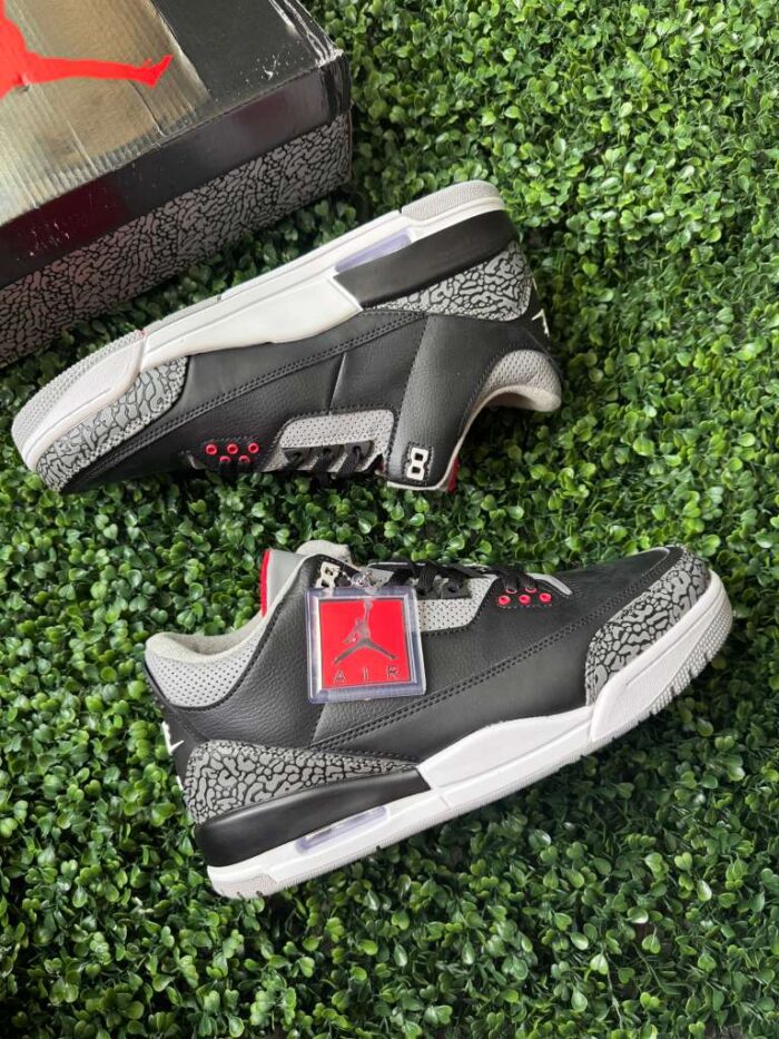 Jordan 3 ( Black Cement ) Size: 13M