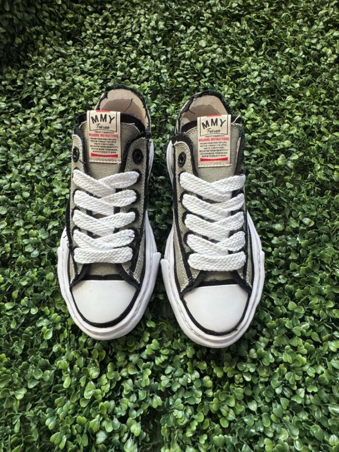 Maison Mihara Yasuhiro (Green and White) Size: 9W